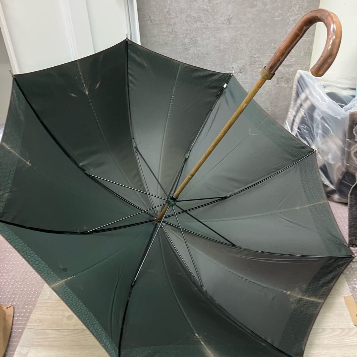 0a55d630】FENDI フェンディ 長傘 ズッカ柄 雨傘 緑 長さ93cm 0a55d630】FENDI フェンディ 長傘 ズッカ柄 雨傘 緑 長さ93cm