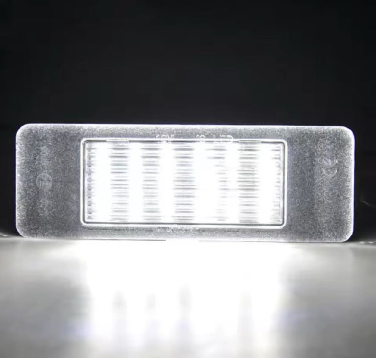 激白光! 交換式 ! LED ナンバー燈 ライセンス ランプ プジョー 3008 プレミアム グリフ スタイル ナパピリ オキシゴ ローラン?ギャロス
