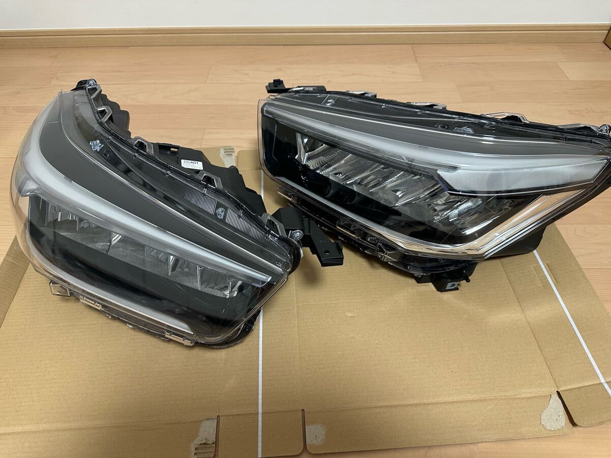 新車外し トヨタ ライズ A201A A210A 左右 純正ヘッドライト Z 新車外し トヨタ ライズ A201A A210A 左右 純正ヘッドライト Z