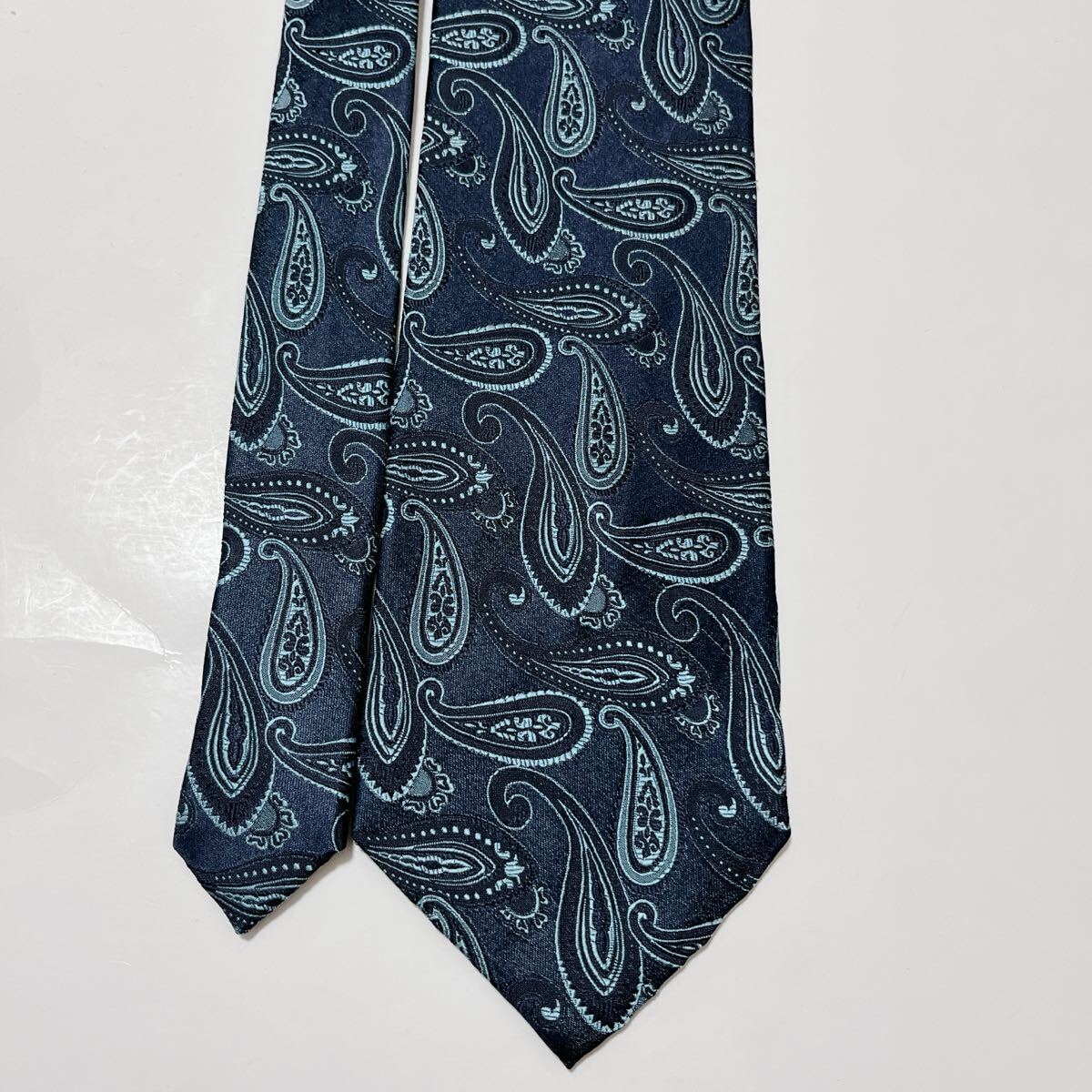 美品 エトロ ネクタイ ハイブランド ペイズリー柄 光沢 美品 エトロ ネクタイ ハイブランド ペイズリー柄 光沢
