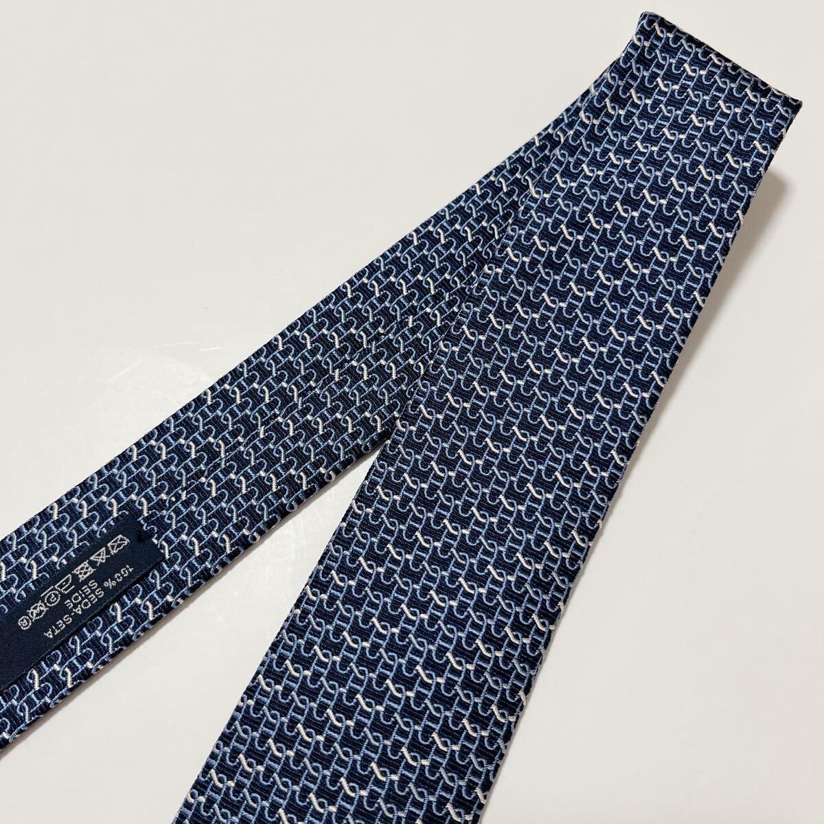 美品 エルメス ネクタイ ハイブランド H柄 ファソネ 光沢 美品 エルメス ネクタイ ハイブランド H柄 ファソネ 光沢