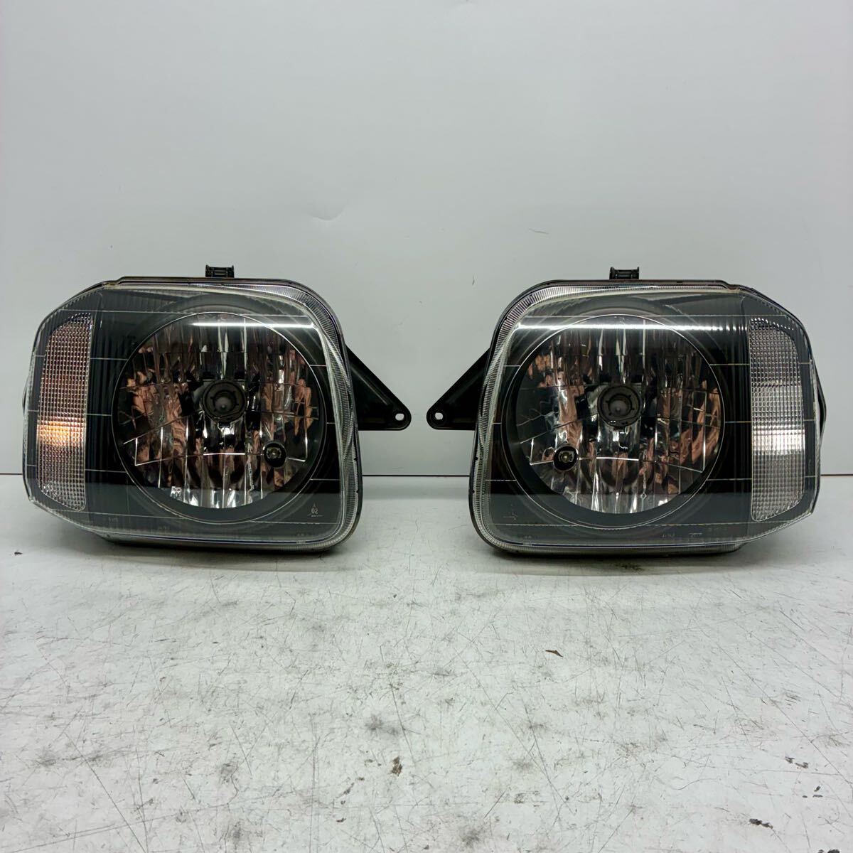 美品【コーティング済】スズキ JB23W ジムニー ヘッドライト ランプ レンズ 左右セット LR レベ無 koito 100-32647 100-32081 P70362