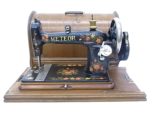 e13597 ミシン METEOR 手動 レトロ アンティーク ジャンク品 e13597 ミシン METEOR 手動 レトロ アンティーク ジャンク品