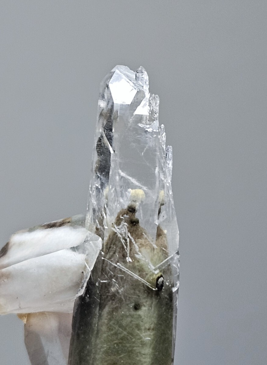 人気商品の中古品・新品・未使用品 鉱物 原石 マリモ入り水晶 高品質 国産 尾平鉱山 (原石 鉱石 コレクション