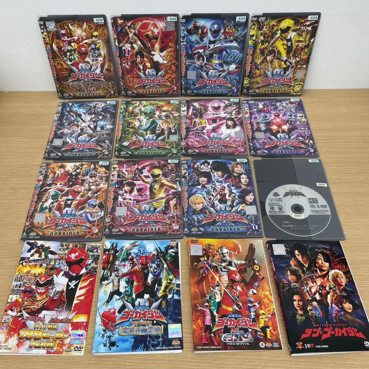 DVD 海賊戦隊ゴーカイジャー全12巻+劇場版4作 計16巻セット DVD 海賊戦隊ゴーカイジャー全12巻+劇場版4作 計16巻セット