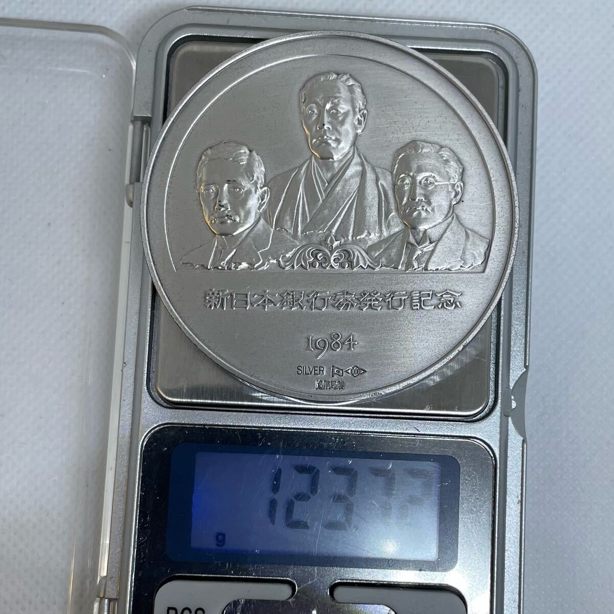 純銀250g☆ 2個セット☆「500円白銅貨幣発行」「新日本銀行券 純銀250g☆ 2個セット☆「500円白銅貨幣発行」「新日本銀行券