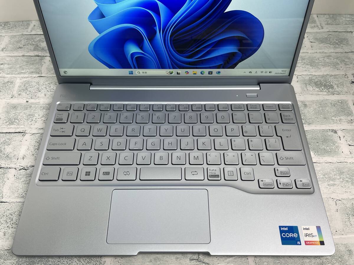 富士通 LIFEBOOK CH75/G3 ノートパソコン 第12世代Intel Core i5-1240P メモリ8GB+SSD512GB 指紋認(rèn)証 13.3型WUXGA Win11 送料無(wú)料 N7J982