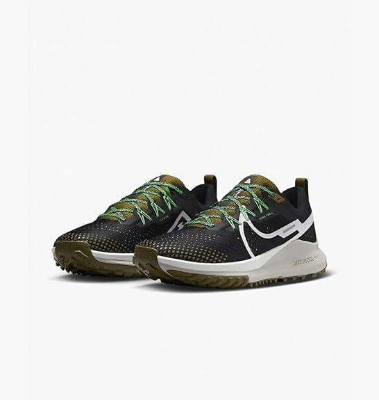 新品 26.0cm NIKE Pegasus trail４ランニング トレイル シューズ ナイキ ペガサス トレイル 4 人気 スポーツ アウトドア 黒 白 靴 箱無(wú)