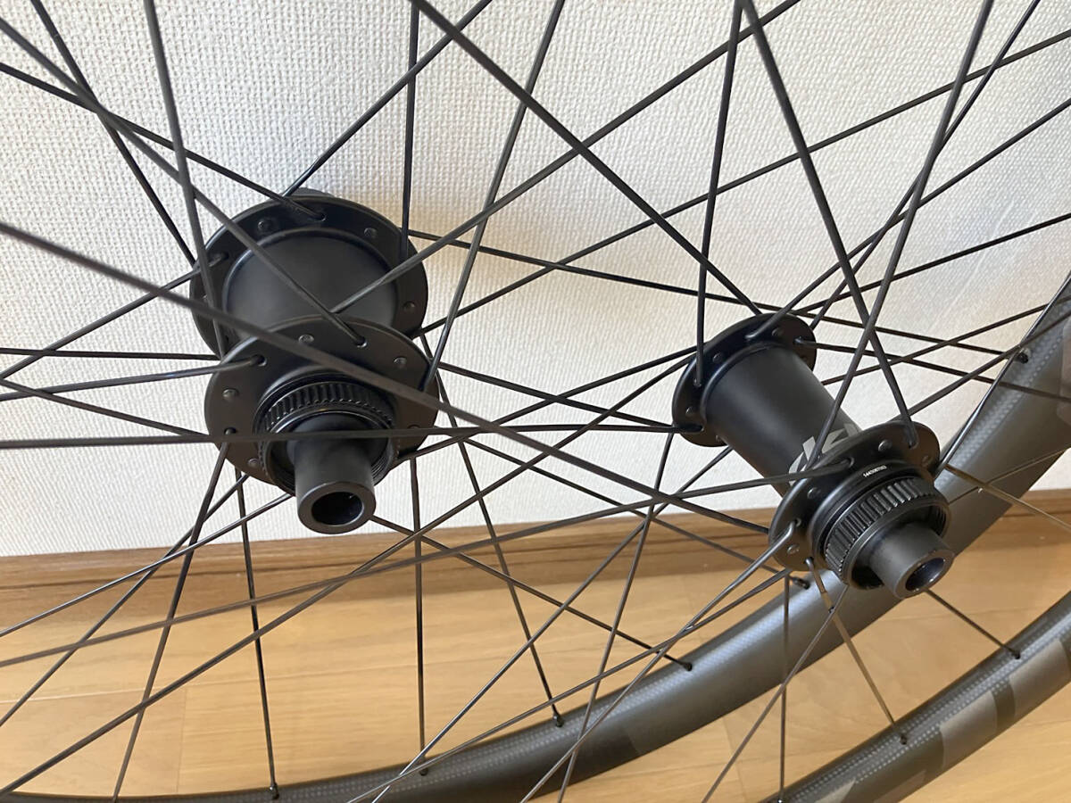 美品 ZIPP 303 内幅25mm フックレス Firecrest 40mmハイト 美品 ZIPP 303 内幅25mm フックレス Firecrest 40mmハイト