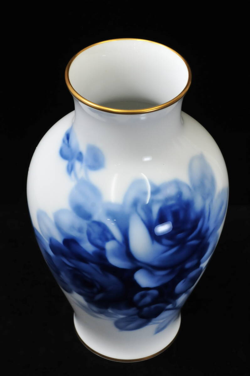 大倉陶園 ブルーローズ 金彩 花瓶 高さ:35㎝ 箱付き 花器 花生 大倉陶園 ブルーローズ 金彩 花瓶 高さ:35㎝ 箱付き 花器 花生