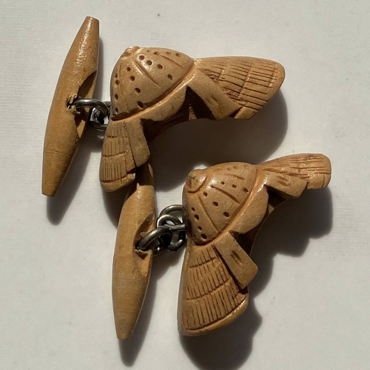 柘植 兜のカフスボタン 黄楊 木彫(カフス)|売買された 柘植 兜のカフスボタン 黄楊 木彫(カフス)|売買された