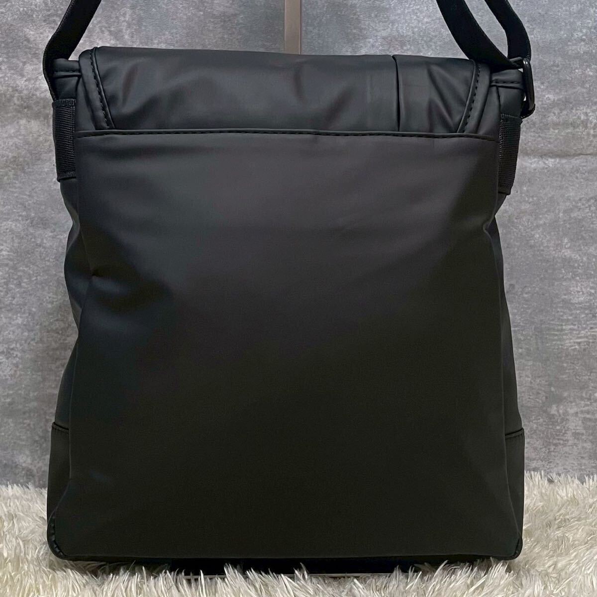 1円? 極美品 HUGO BOSS ヒューゴボス ボディバッグ ショルダーバッグ レザー ブラック 黒 メンズ デカロゴ サコッシュ メッセンジャー