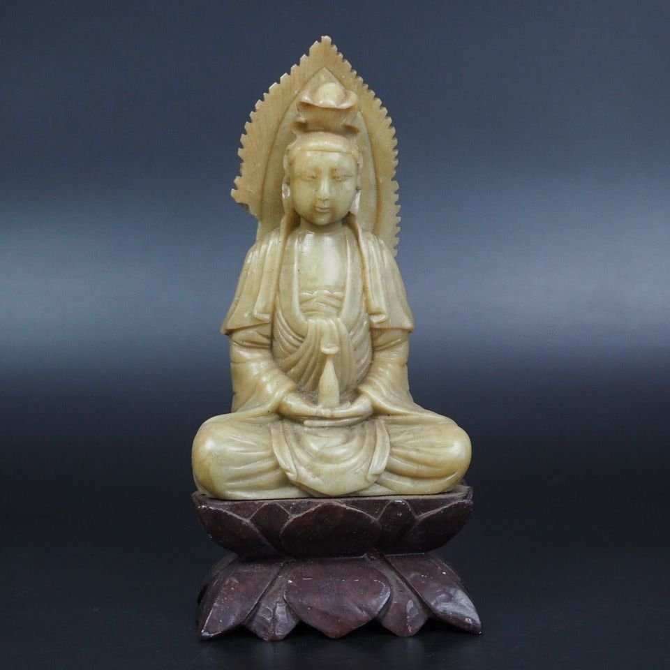 金富士】60-70年代 青田石彫刻 観音菩薩 高16cm 中国古玩 検 金富士】60-70年代 青田石彫刻 観音菩薩 高16cm 中国古玩 検