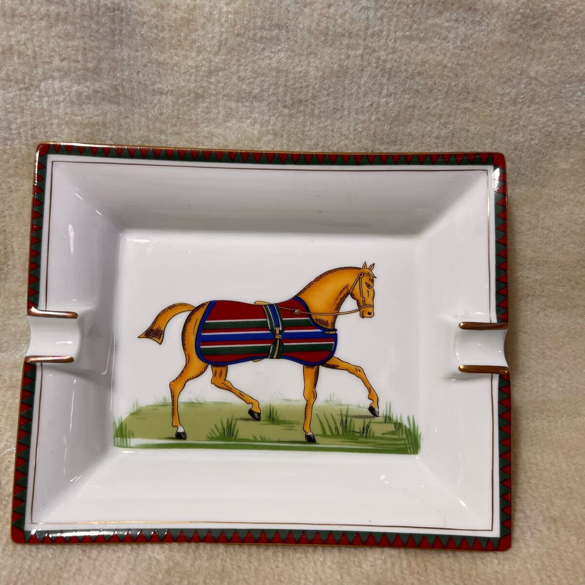 C2220 HERMES エルメス アッシュトレイ 灰皿 陶器 ホース 馬 C2220 HERMES エルメス アッシュトレイ 灰皿 陶器 ホース 馬