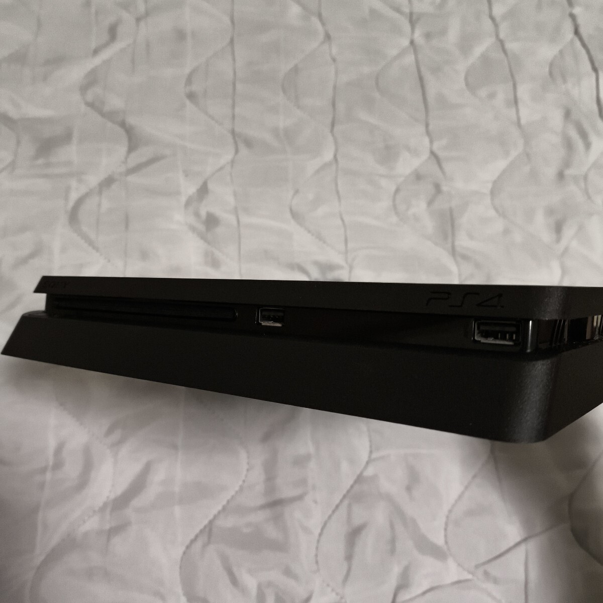 SONY PlayStation4 500GB ジェットブラック( CUH-2200A) 箱付き SONY PlayStation4 500GB ジェットブラック( CUH-2200A) 箱付き