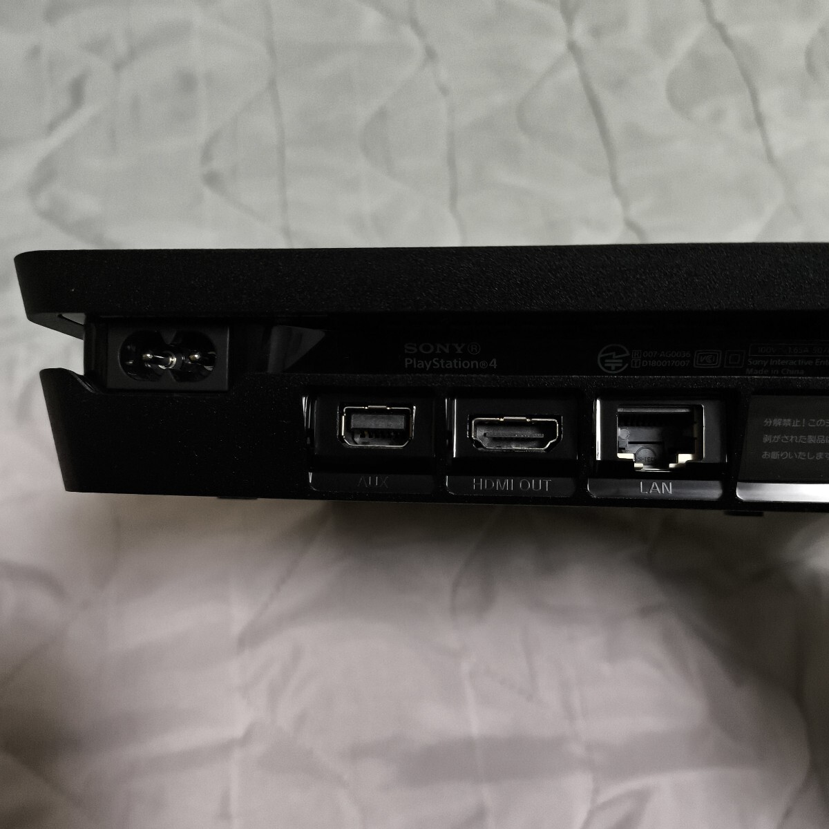 SONY PlayStation4 500GB ジェットブラック( CUH-2200A) 箱付き SONY PlayStation4 500GB ジェットブラック( CUH-2200A) 箱付き
