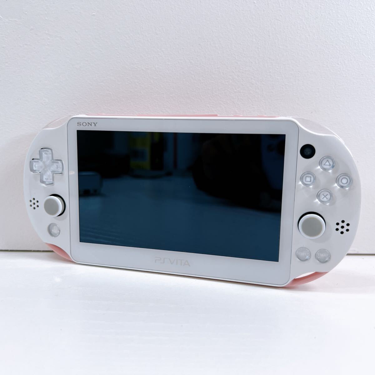 351【中古】SONY PlayStation Vita 本体 PCH-2000 ホワイト 351【中古】SONY PlayStation Vita 本体 PCH-2000 ホワイト