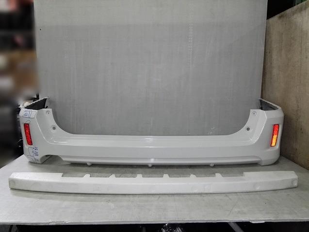 セレナ DAA-HC26 リアバンパー 　カラー番号QAB　ブリリアントホワイトパール(3P)　純正品番85022-1A80B 管理番号AC1406_画像1