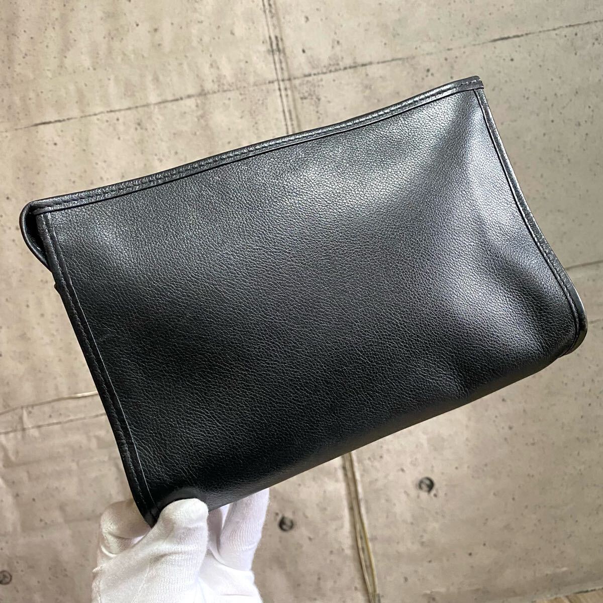 本物 イヴサンローラン YSL レザー クラッチバッグ ゴールド金具 本物 イヴサンローラン YSL レザー クラッチバッグ ゴールド金具