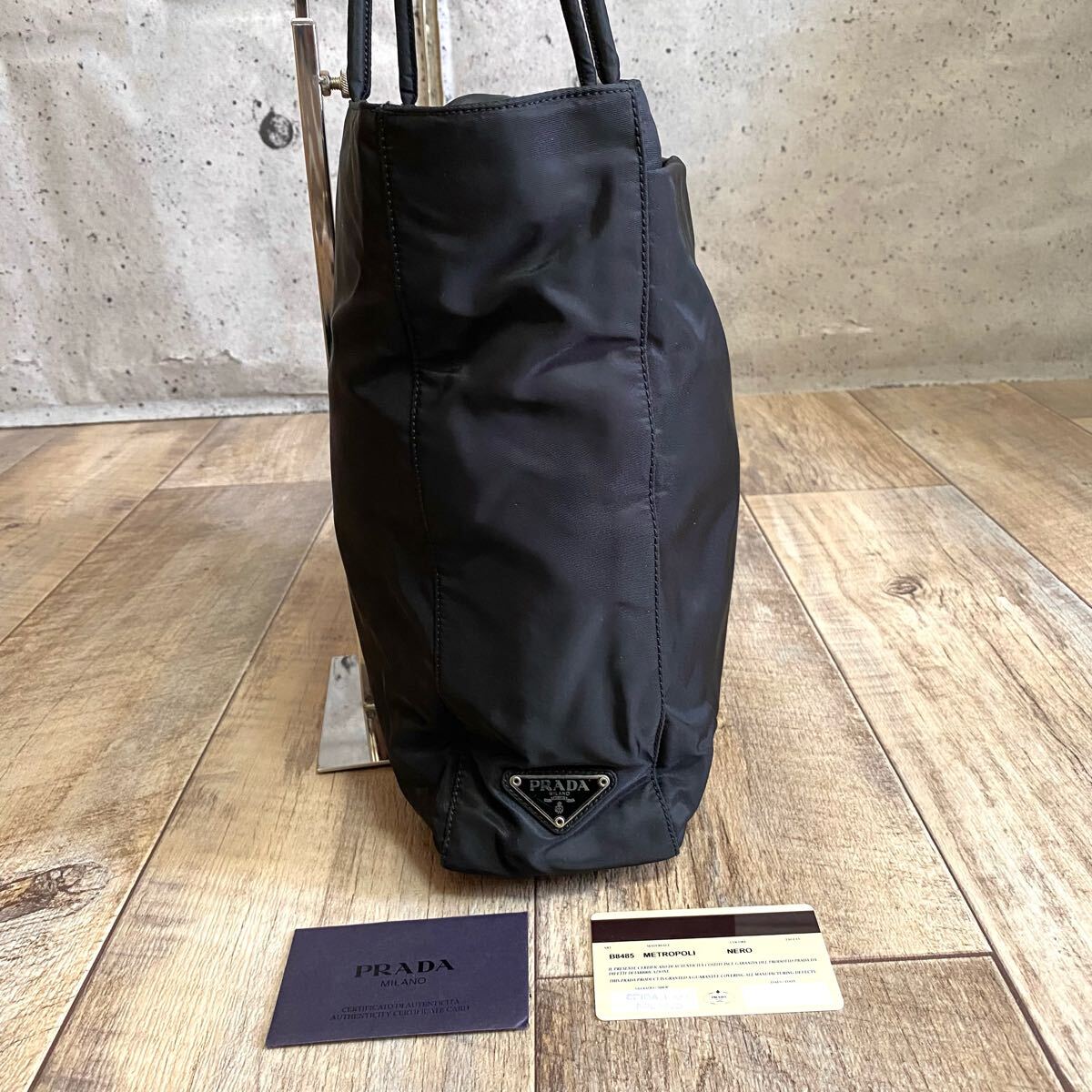 本物 PRADA プラダ テスートナイロン トートバッグ 三角ロゴ 本物 PRADA プラダ テスートナイロン トートバッグ 三角ロゴ