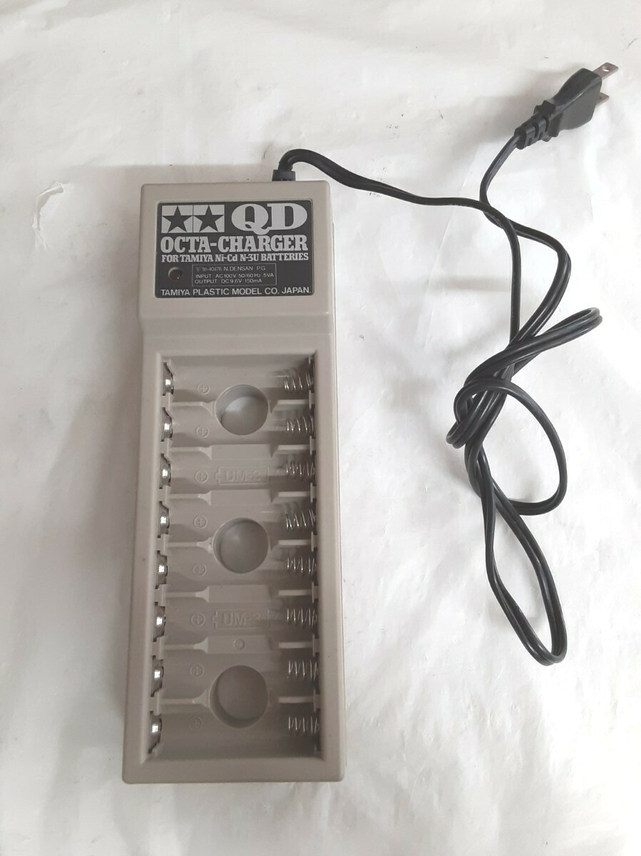 ☆タミヤカドニカ☆単3型 8本充電器☆ジャンク品☆すこし汚れあり☆【管理番號(hào) E-2】