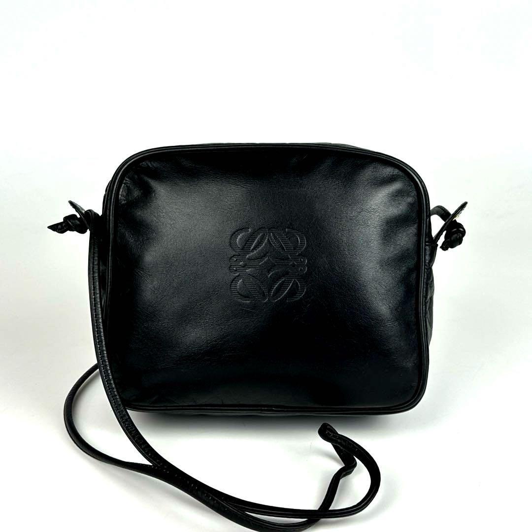 美品 LOEWE ロエベ ショルダーバッグ アナグラム ロゴ型押し 美品 LOEWE ロエベ ショルダーバッグ アナグラム ロゴ型押し