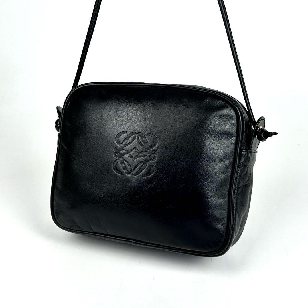 美品 LOEWE ロエベ ショルダーバッグ アナグラム ロゴ型押し 美品 LOEWE ロエベ ショルダーバッグ アナグラム ロゴ型押し