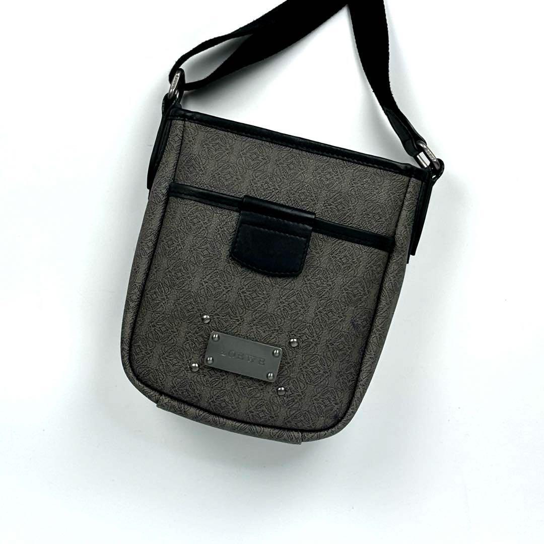 美品 LOEWE ロエベ ショルダーバッグ リピートアナグラム 斜め 美品 LOEWE ロエベ ショルダーバッグ リピートアナグラム 斜め