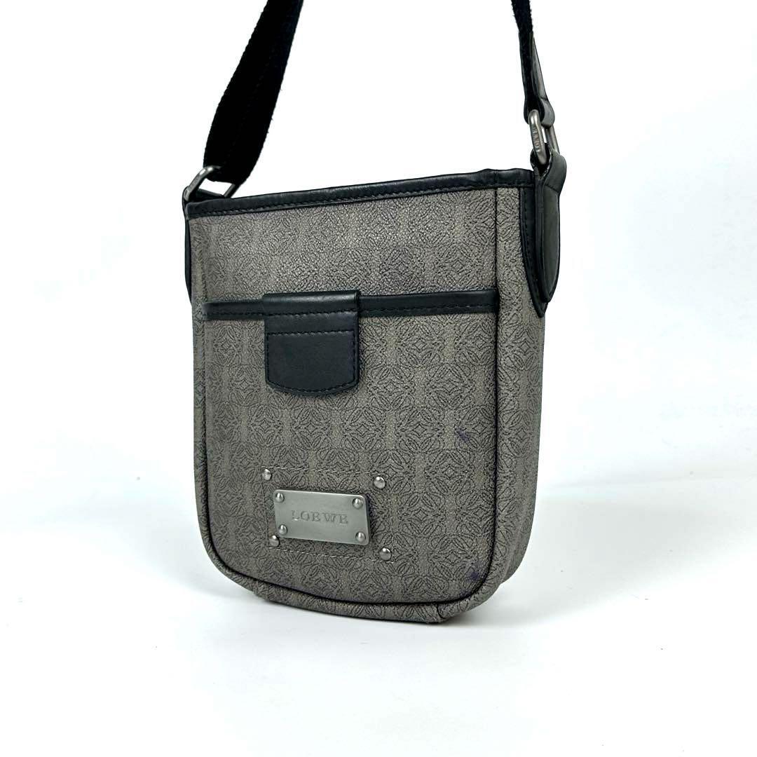 美品 LOEWE ロエベ ショルダーバッグ リピートアナグラム 斜め 美品 LOEWE ロエベ ショルダーバッグ リピートアナグラム 斜め