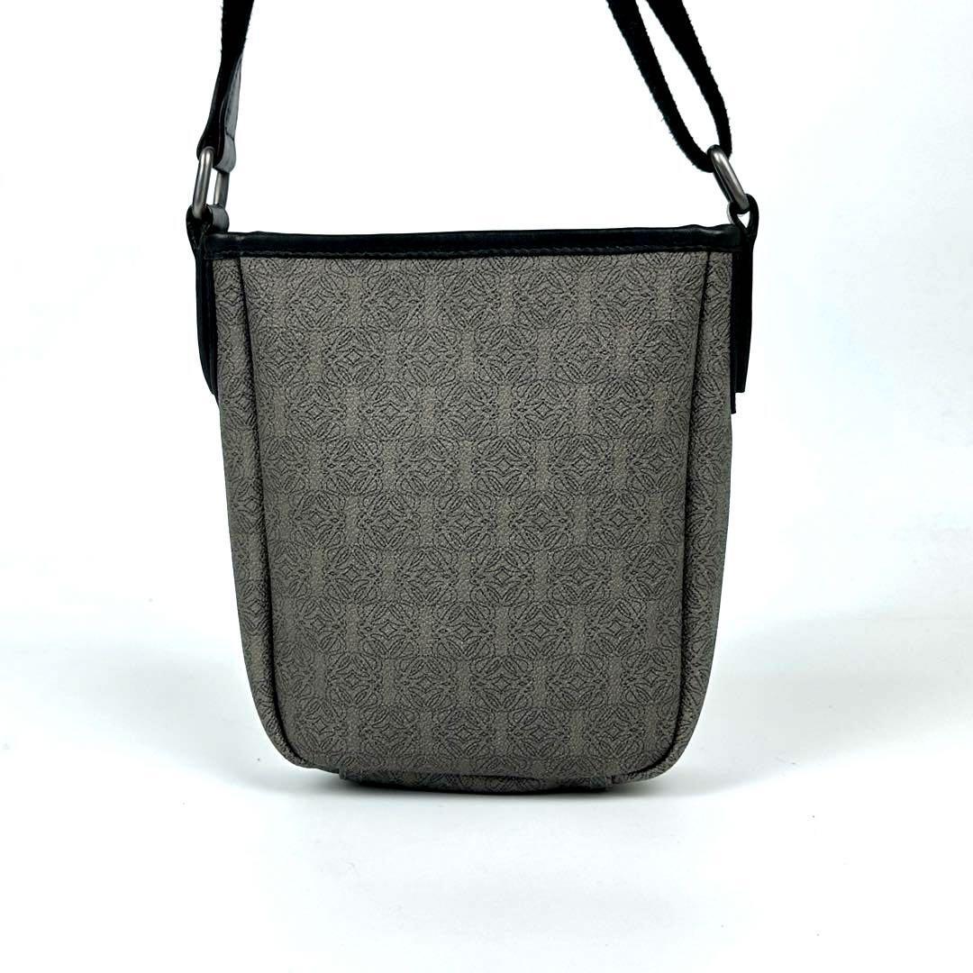 美品 LOEWE ロエベ ショルダーバッグ リピートアナグラム 斜め 美品 LOEWE ロエベ ショルダーバッグ リピートアナグラム 斜め