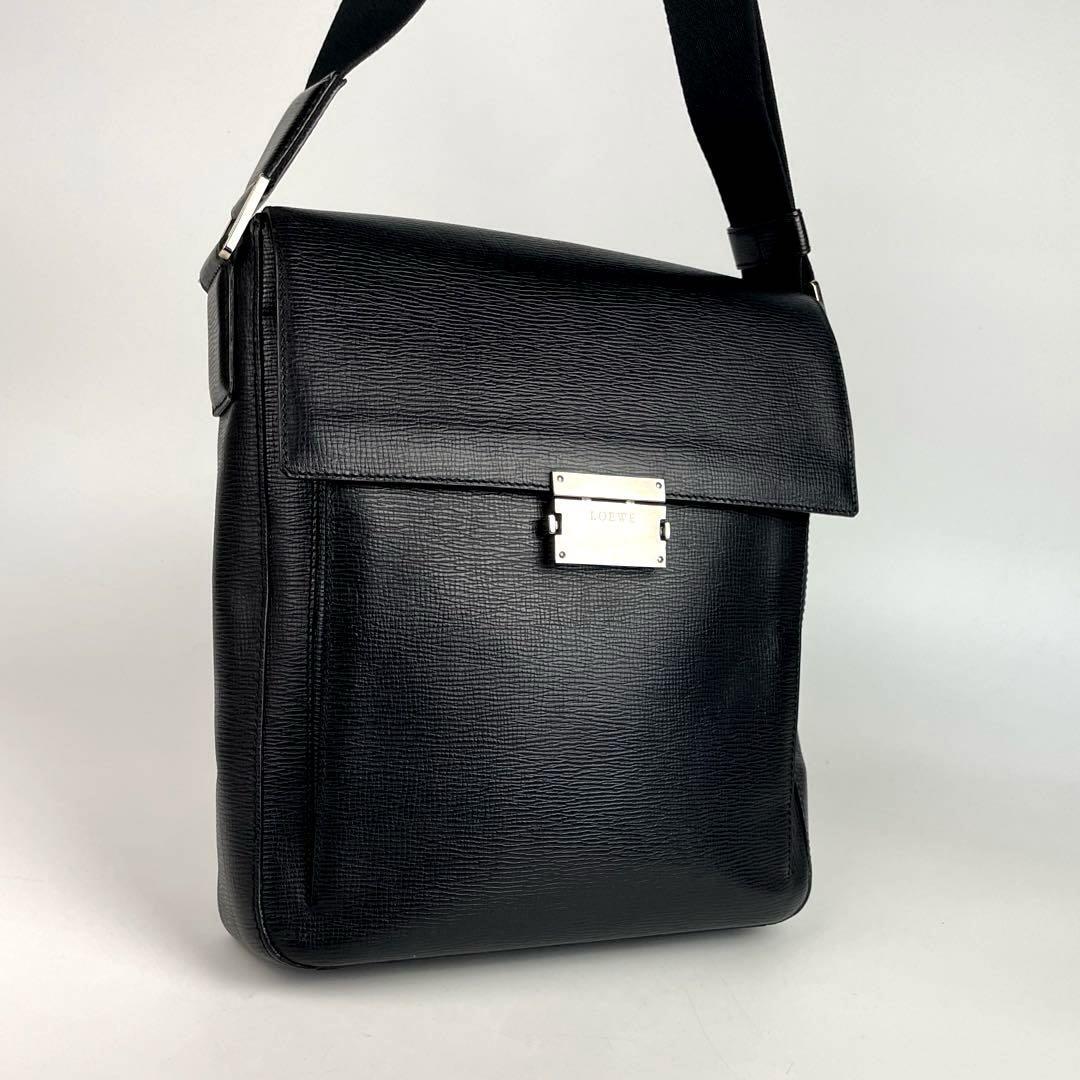 美品 LOEWE ロエベ ショルダーバッグ シルバー金具 ロゴ 美品 LOEWE ロエベ ショルダーバッグ シルバー金具 ロゴ