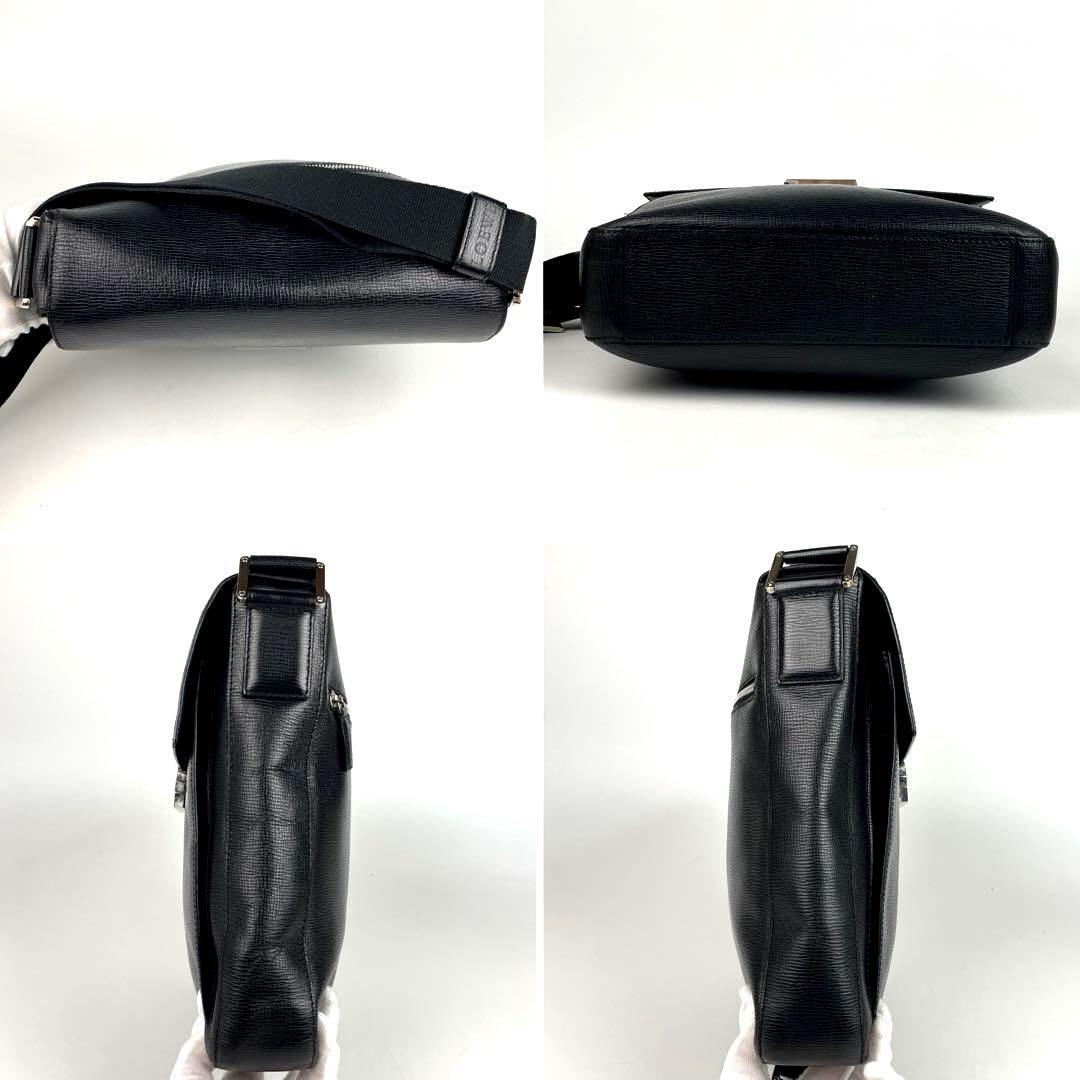 美品 LOEWE ロエベ ショルダーバッグ シルバー金具 ロゴ 美品 LOEWE ロエベ ショルダーバッグ シルバー金具 ロゴ