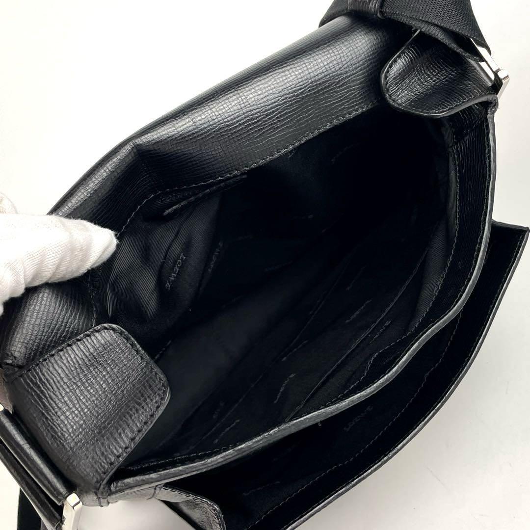 美品 LOEWE ロエベ ショルダーバッグ シルバー金具 ロゴ 美品 LOEWE ロエベ ショルダーバッグ シルバー金具 ロゴ