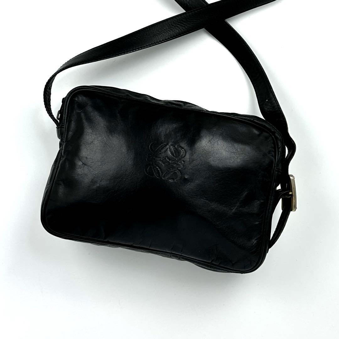 美品 LOEWE ロエベ ショルダーバッグ アナグラム ロゴ型押し 美品 LOEWE ロエベ ショルダーバッグ アナグラム ロゴ型押し