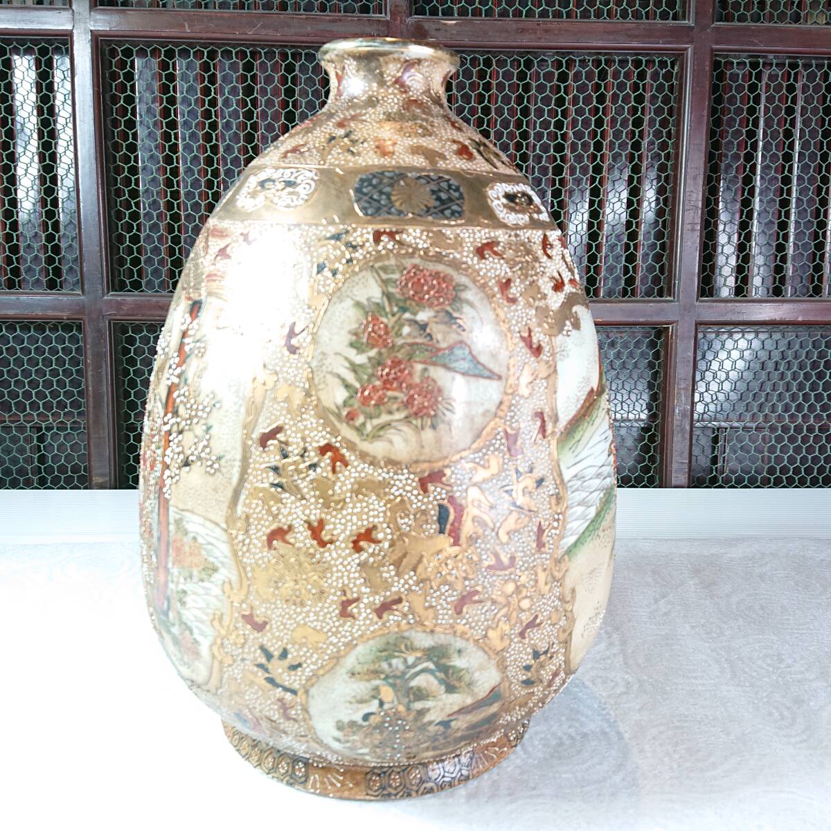 T07-0421 薩摩焼 豪華絢爛 花瓶 武者絵図 金襴盛絵 丸十字紋 T07-0421 薩摩焼 豪華絢爛 花瓶 武者絵図 金襴盛絵 丸十字紋