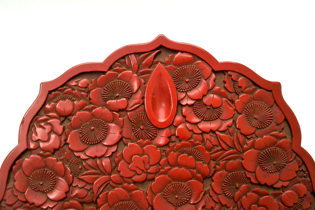 696 桜花鎌倉彫 太刀掛 ○ 日本刀 刀剣小道具 刀掛け 堆朱 武具 696 桜花鎌倉彫 太刀掛 ○ 日本刀 刀剣小道具 刀掛け 堆朱 武具