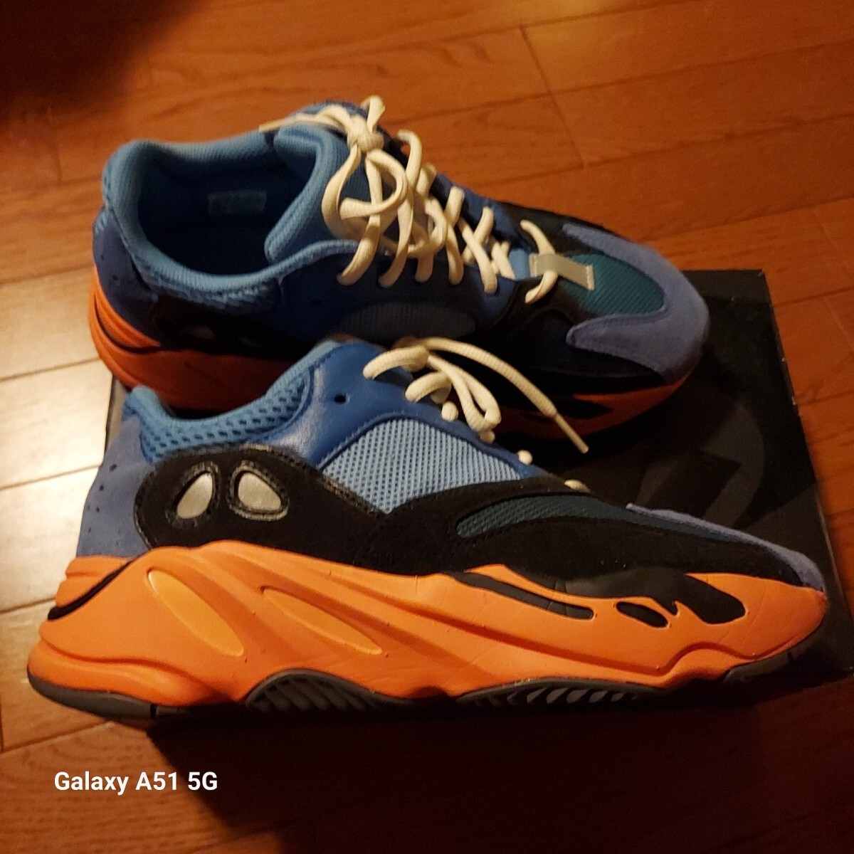 美品 adidas YEEZY Boost 700 Bright Blue イージーブースト700 美品 adidas YEEZY Boost 700 Bright Blue イージーブースト700