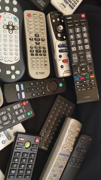 【2024A/W新作★送料無料】 1,000円～【ZZ0361】ジャンク テレビ リモコン大量まとめ100点!! その他