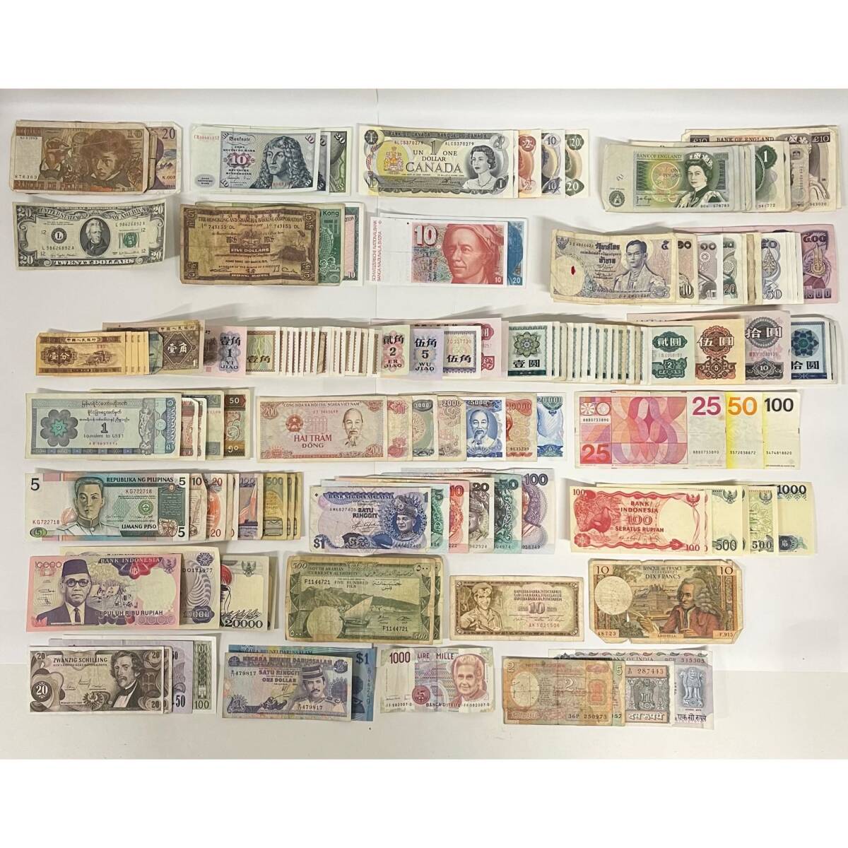 1円~【コレクター放出品】海外 外国 紙幣 まとめ売り 147枚 1円~【コレクター放出品】海外 外国 紙幣 まとめ売り 147枚