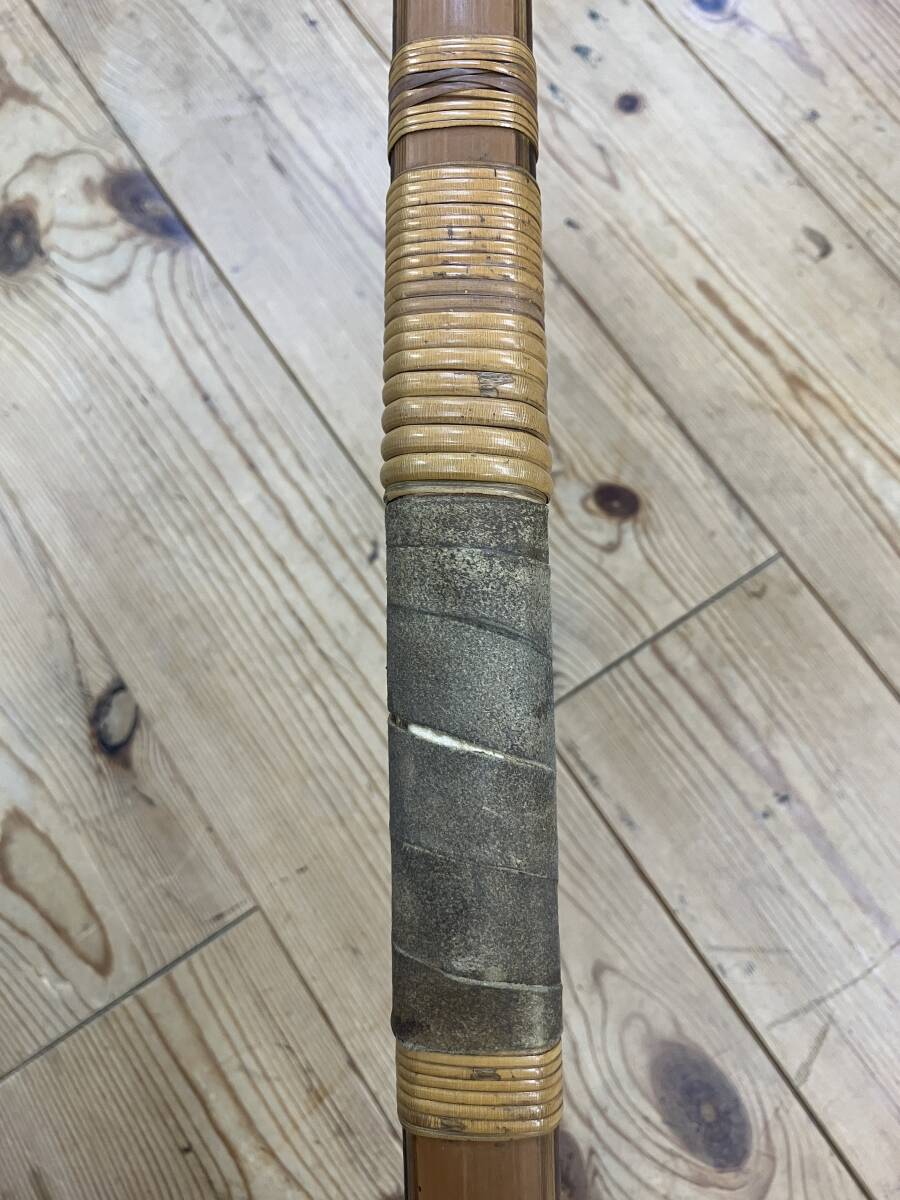 ロ704-051 弓道 弓 和弓 全長約216cm 竹製 竹弓 在銘(詳細不明 ロ704-051 弓道 弓 和弓 全長約216cm 竹製 竹弓 在銘(詳細不明