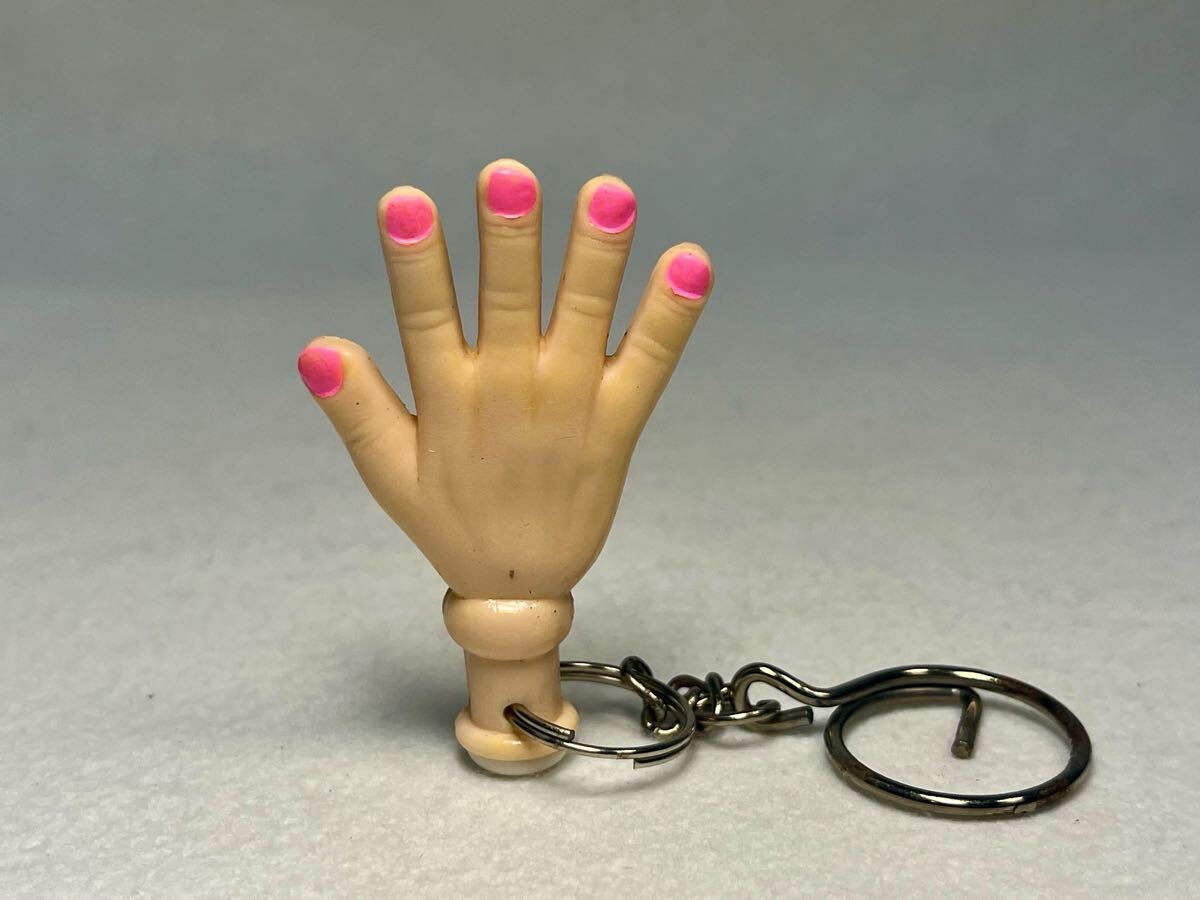 珍品! 昭和レトロ ハンド ポーズ キーホルダー 指が自在に動く 珍品! 昭和レトロ ハンド ポーズ キーホルダー 指が自在に動く