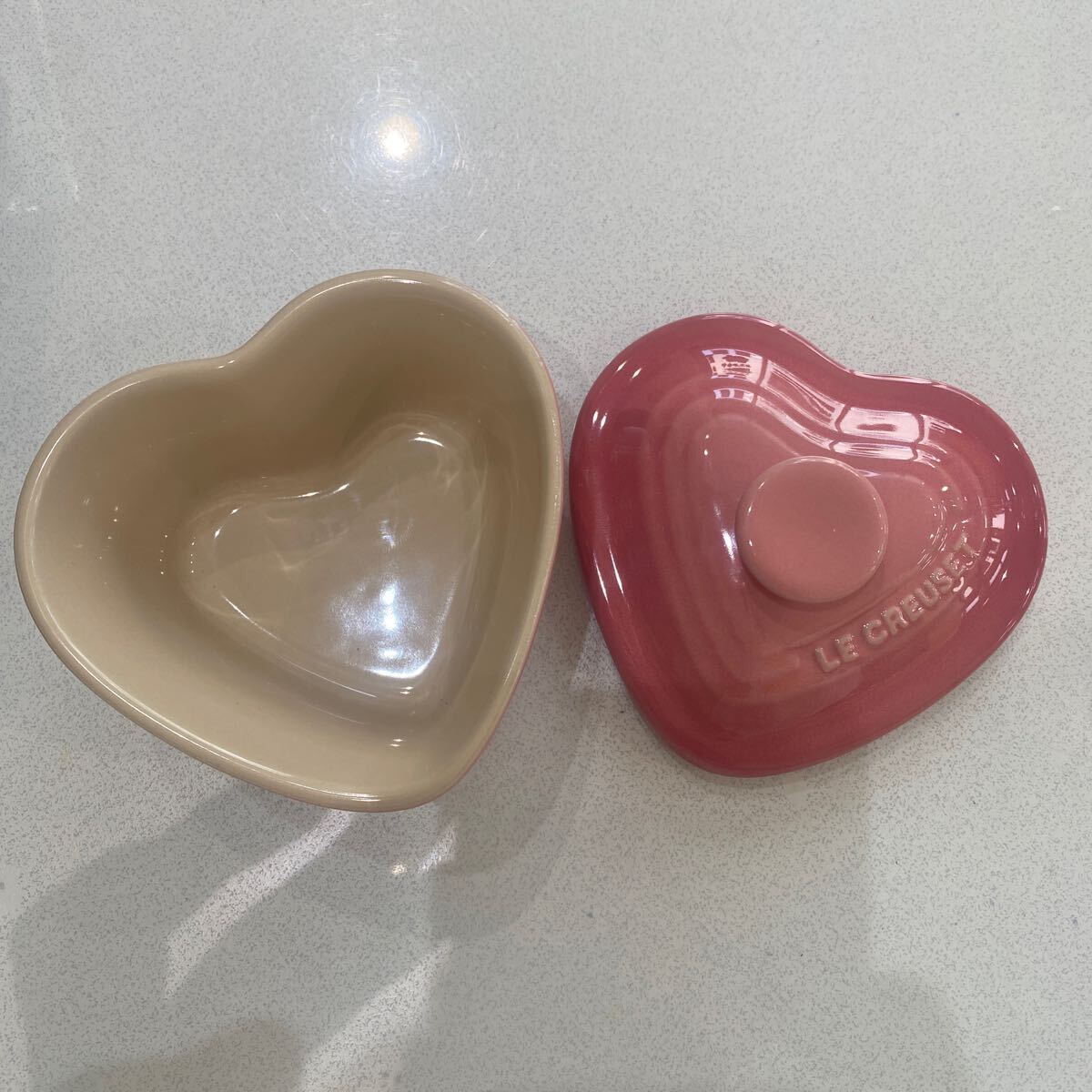 ソ）新品未使用品　ルクルーゼ LE CREUSET ラムカン ハート フタ付き ココット ピンク ル?クルーゼ 蓋付き 小鉢 食器 洋食器 小物入 