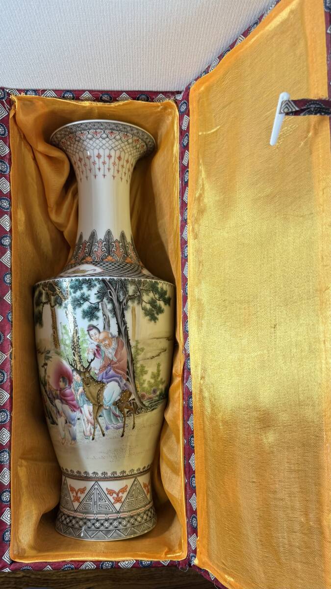 中国美術 色絵 粉彩 薄手鹿人物図瓶 高さ48cm在銘/ 唐物 古 中国美術 色絵 粉彩 薄手鹿人物図瓶 高さ48cm在銘/ 唐物 古