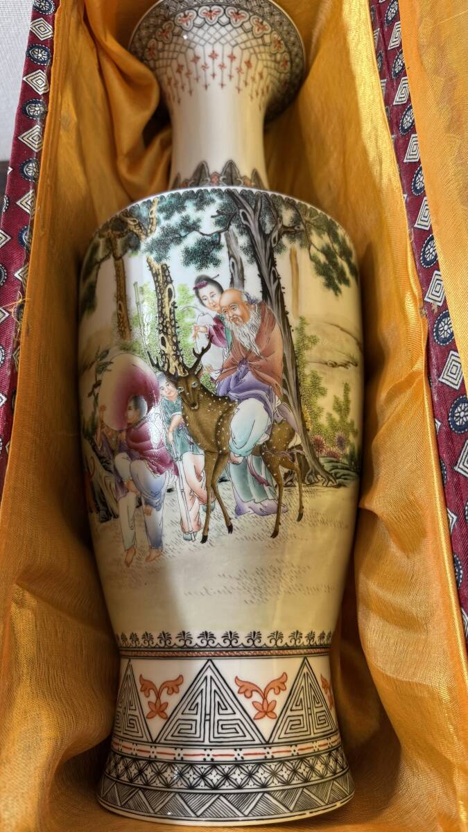 中国美術 色絵 粉彩 薄手鹿人物図瓶 高さ48cm在銘/ 唐物 古 中国美術 色絵 粉彩 薄手鹿人物図瓶 高さ48cm在銘/ 唐物 古