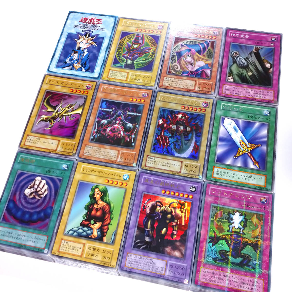 遊戯王 初期 2期のみ 700枚強まとめ売り 青眼の白龍 真紅眼の黒 遊戯王 初期 2期のみ 700枚強まとめ売り 青眼の白龍 真紅眼の黒