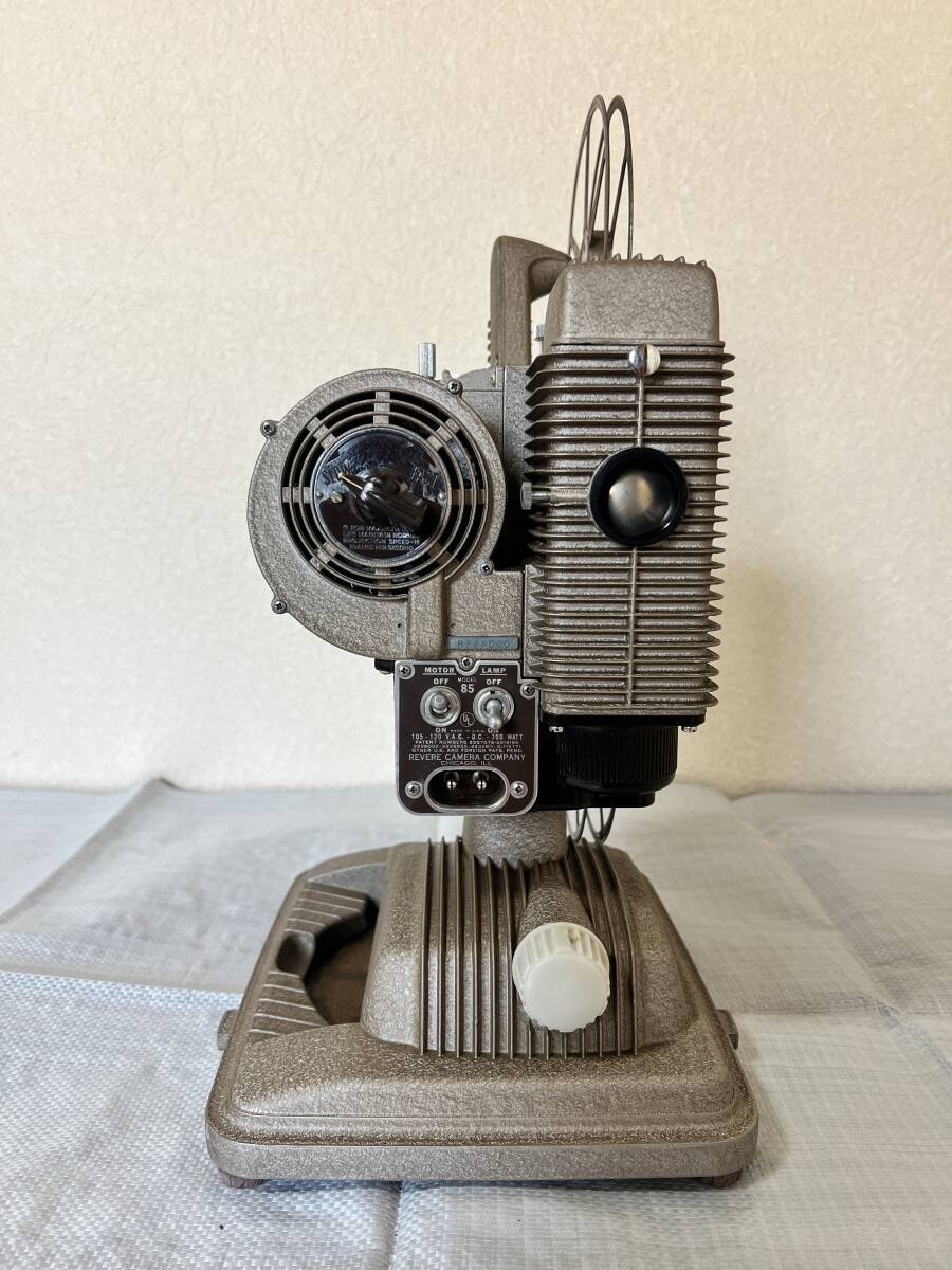 8mm映写機 REVERE CAMERA COMPANY CHICAGO USA MODEL85 本体のみ 8mm映写機 REVERE CAMERA COMPANY CHICAGO USA MODEL85 本体のみ