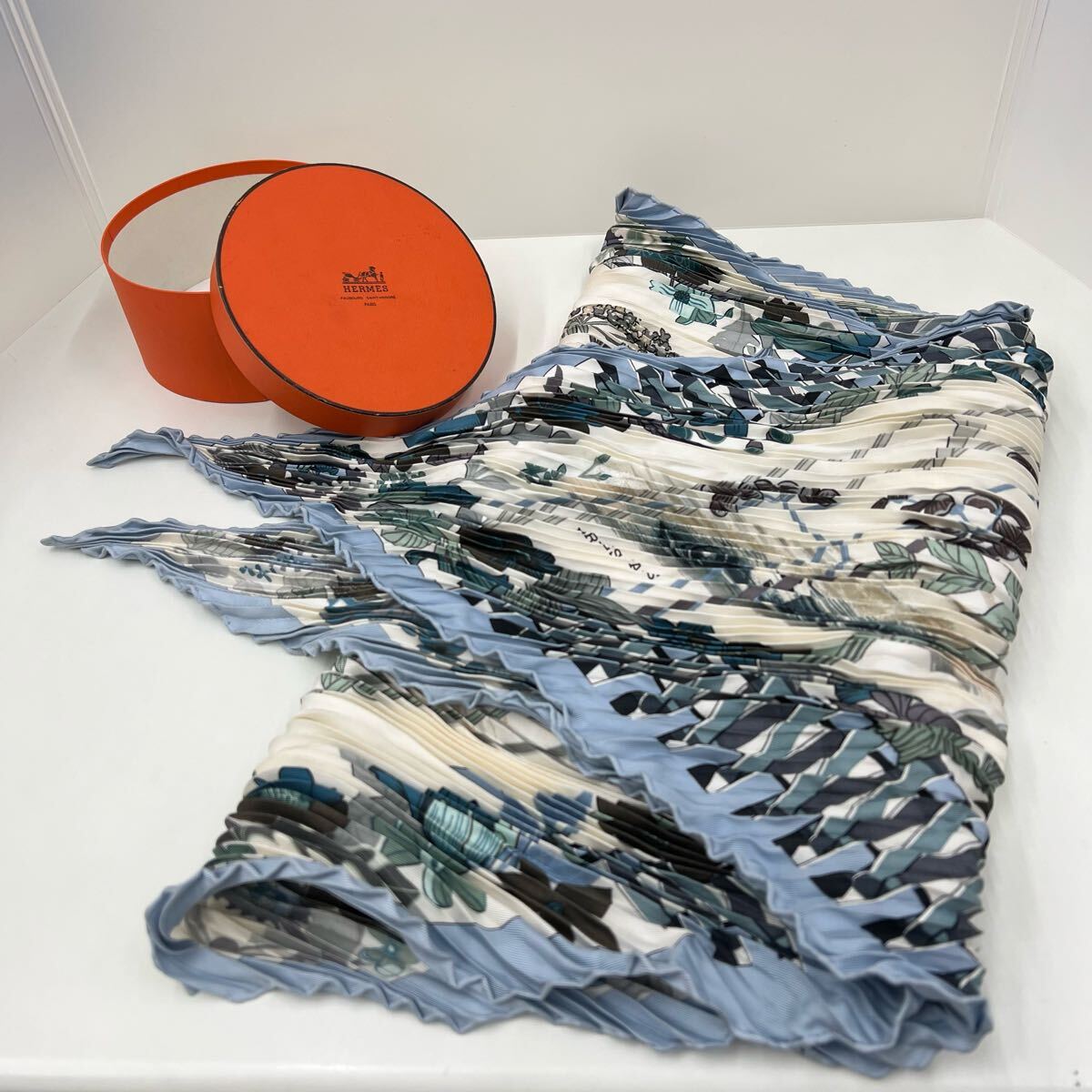 432 美品 HERMES エルメス スカーフ プリーツスカーフ シルク100 432 美品 HERMES エルメス スカーフ プリーツスカーフ シルク100