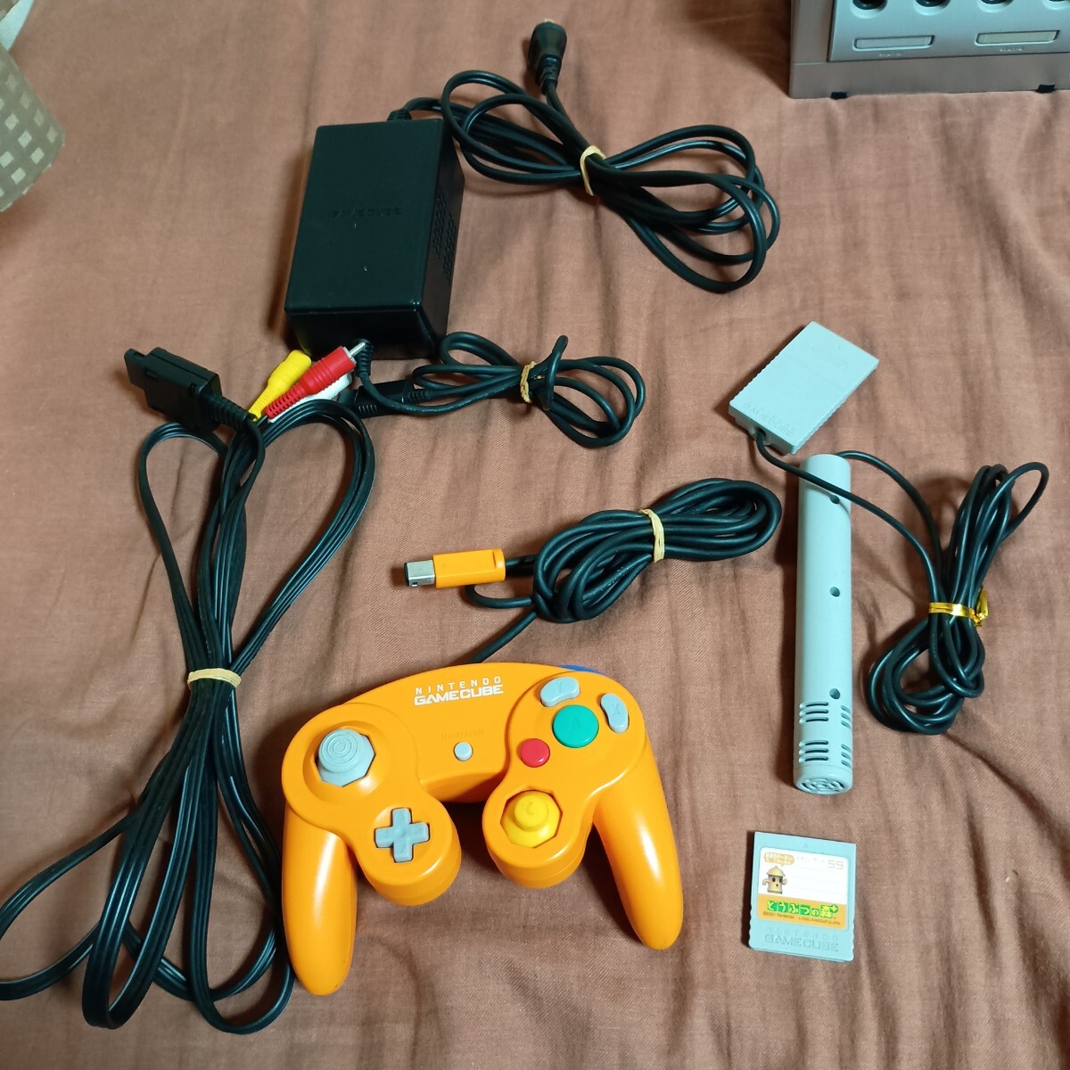 GAMECUBE 本体 シルバー 純正コントローラー 電源コード GAMECUBE 本体 シルバー 純正コントローラー 電源コード