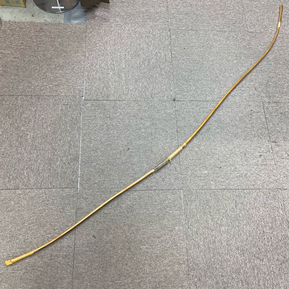 ZS-1136】弓道 竹弓「小倉紫峯 作」全長約223cm 重量約490g 弓力 ZS-1136】弓道 竹弓「小倉紫峯 作」全長約223cm 重量約490g 弓力