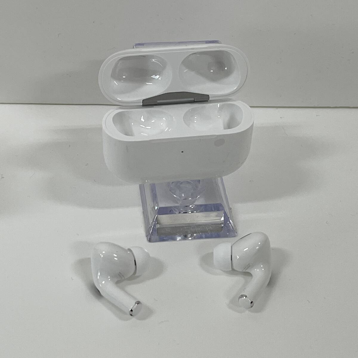 06w9731☆1円~ Apple AirPods Pro 第2世代 MagSafe充電ケース 06w9731☆1円~ Apple AirPods Pro 第2世代 MagSafe充電ケース